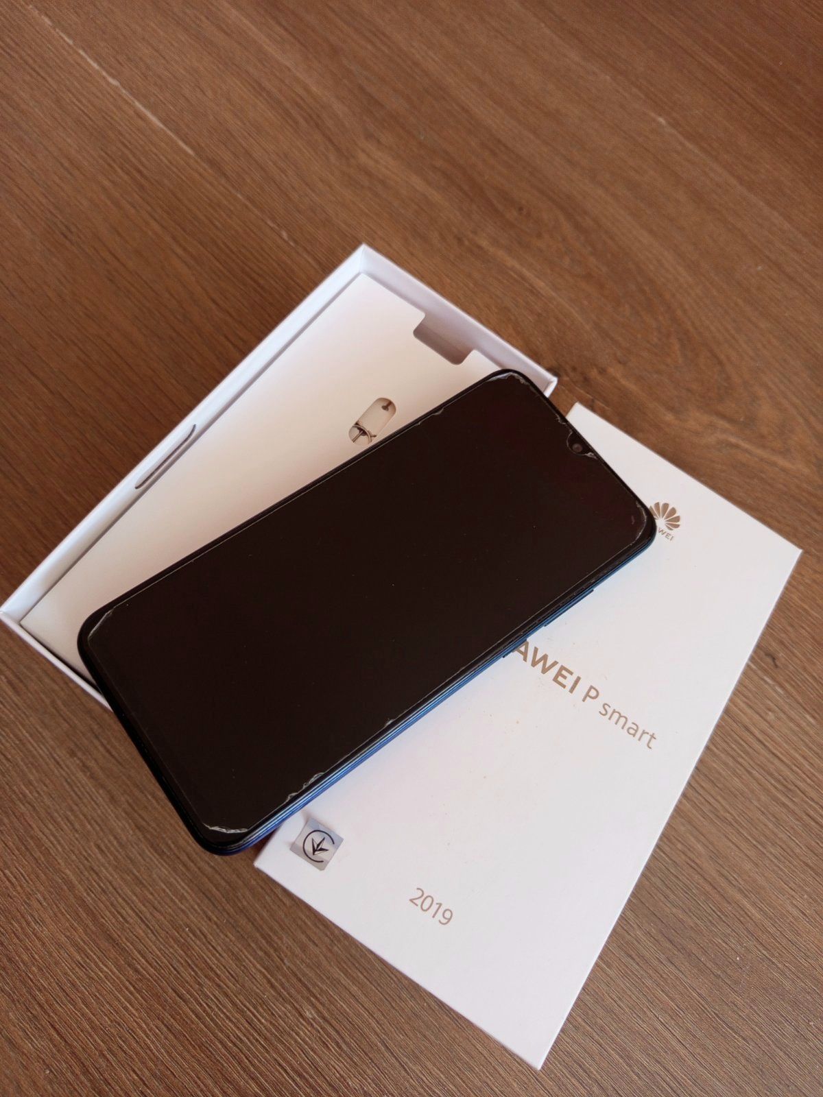 Телефон Huawei P smart 2019