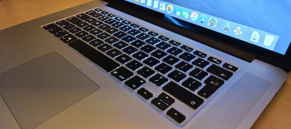 Macbook Pro 15 Retina 2015_i7 Quad Core_16GB 1600Mhz_128GB SSD Apple_