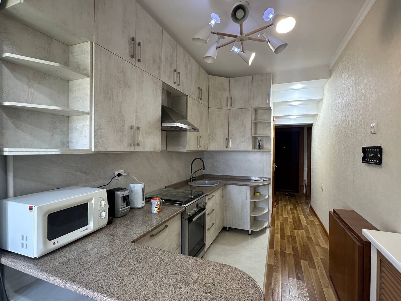 Продаётся квартира 3/8/9 Шастри, кафе Бек 74 м² ID: #3532