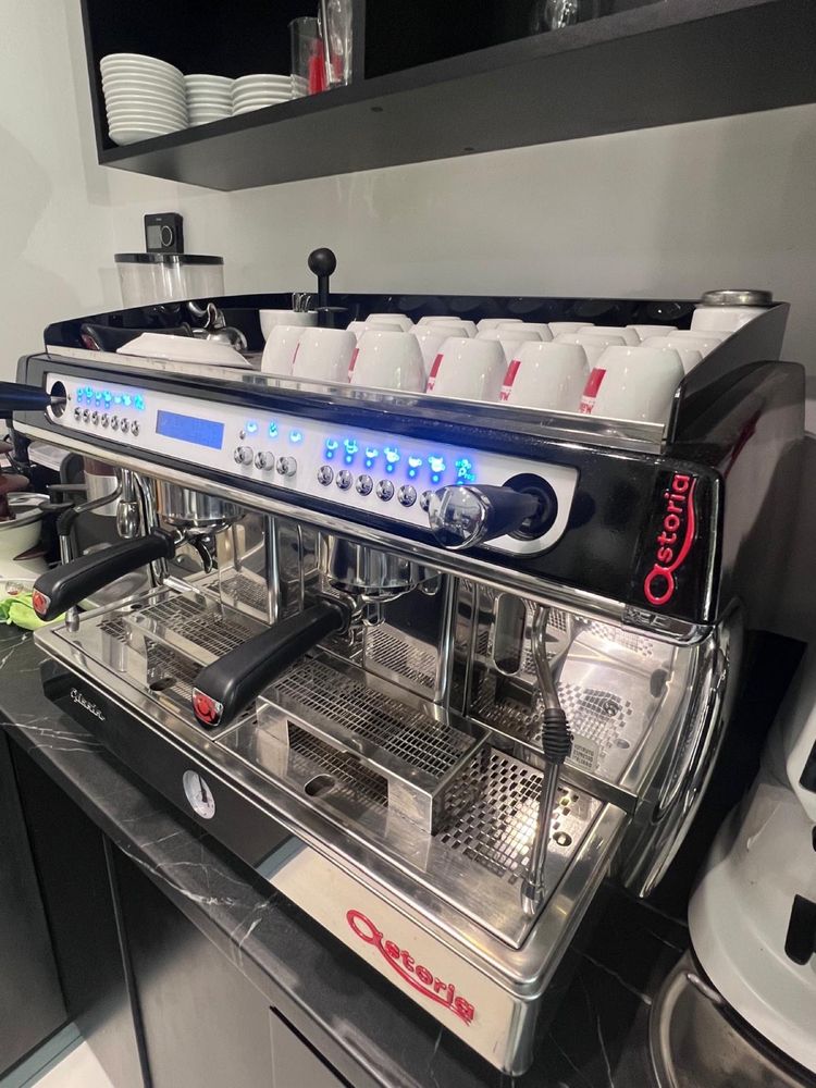 Vand sau schimb espressor profesional