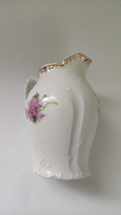 Една прекрасна порцеланова каничка/латиера