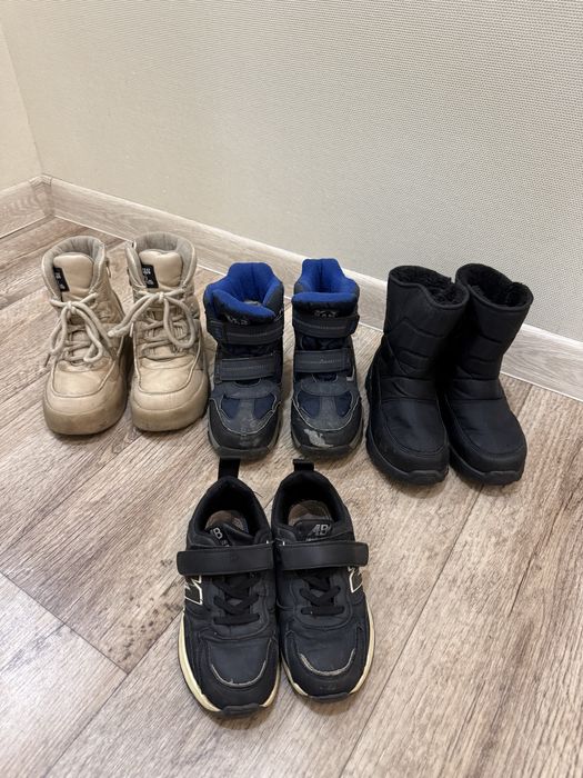 Отдам детскую обувь в одни руки. Размер 33