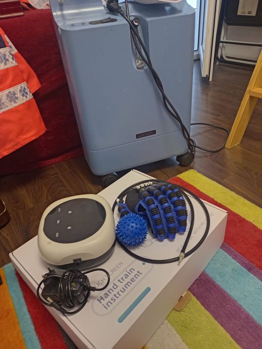 Aparat recuperare a mâinii după un accident vascular sau paralizie