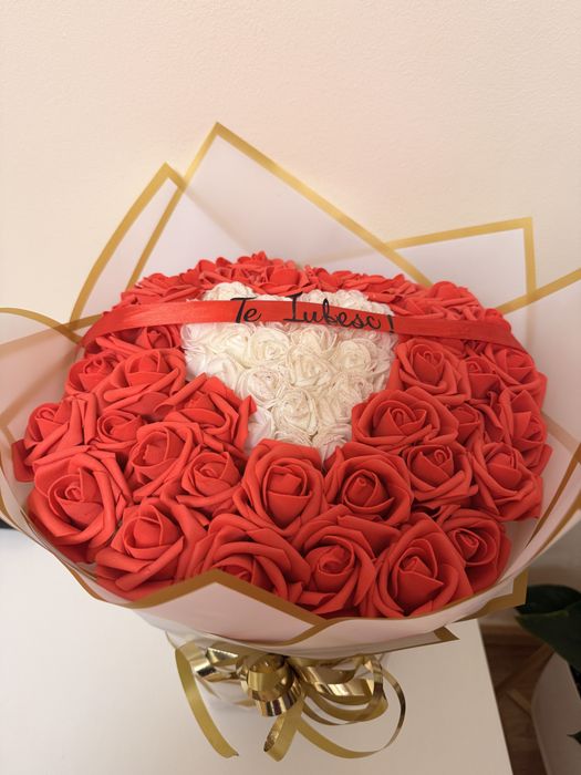 Aranjament trandafiri spuma