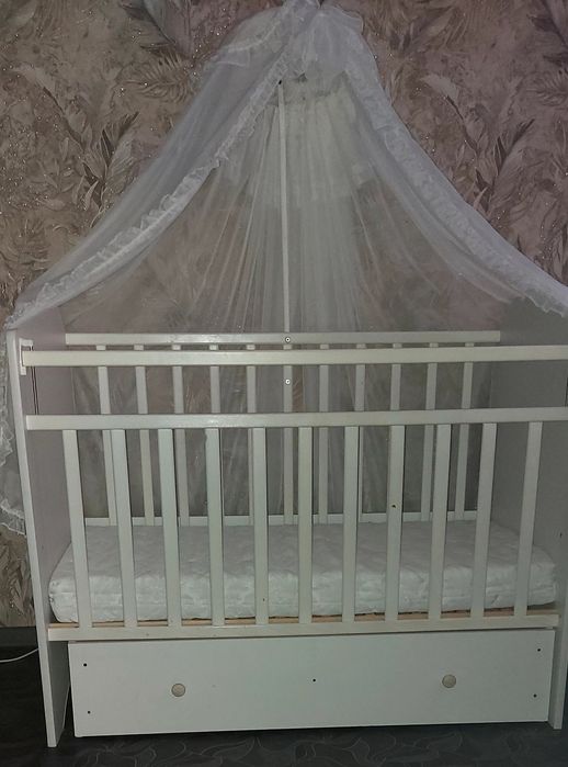 Продам Детская кроватка Мятник Выдвижной шкаф Матрас