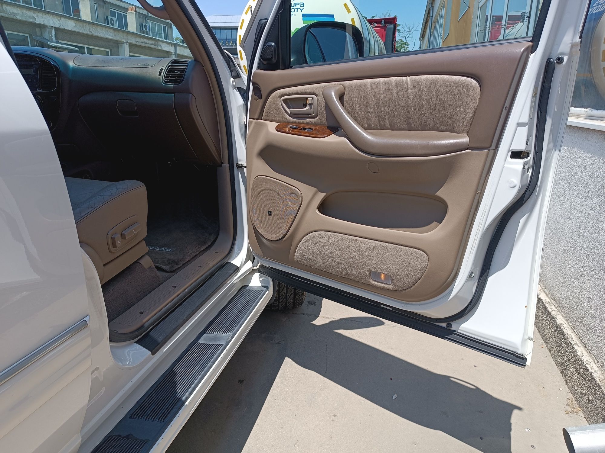 Toyota Sequoia 4.7 V8