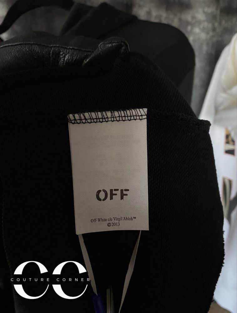 Hanorac OFF-White • Calitate Top • Caravaggio Arrows S/S • Cod QR
