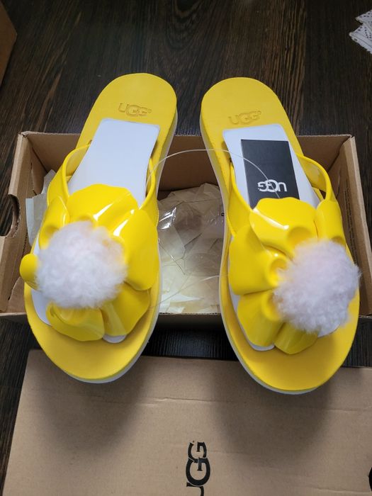 Slapi UGG noi, marime 37