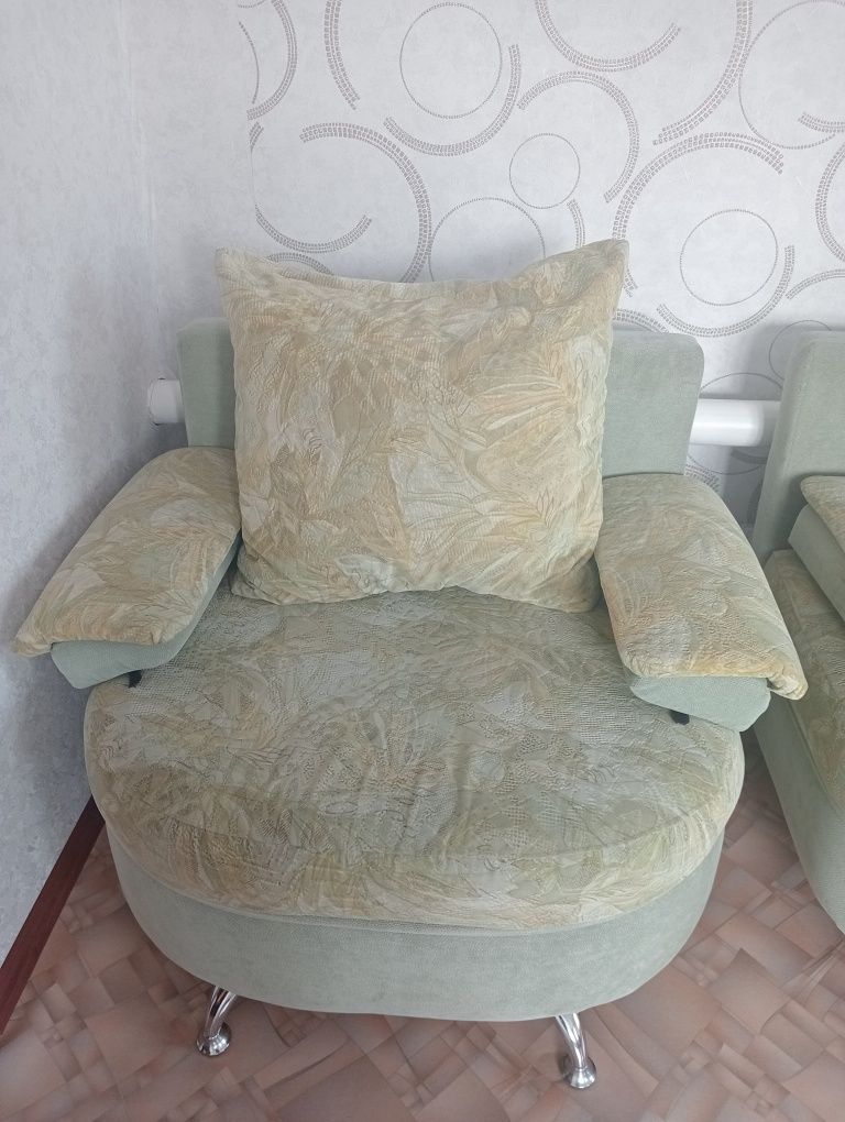 Продам Диван и 2 кресло