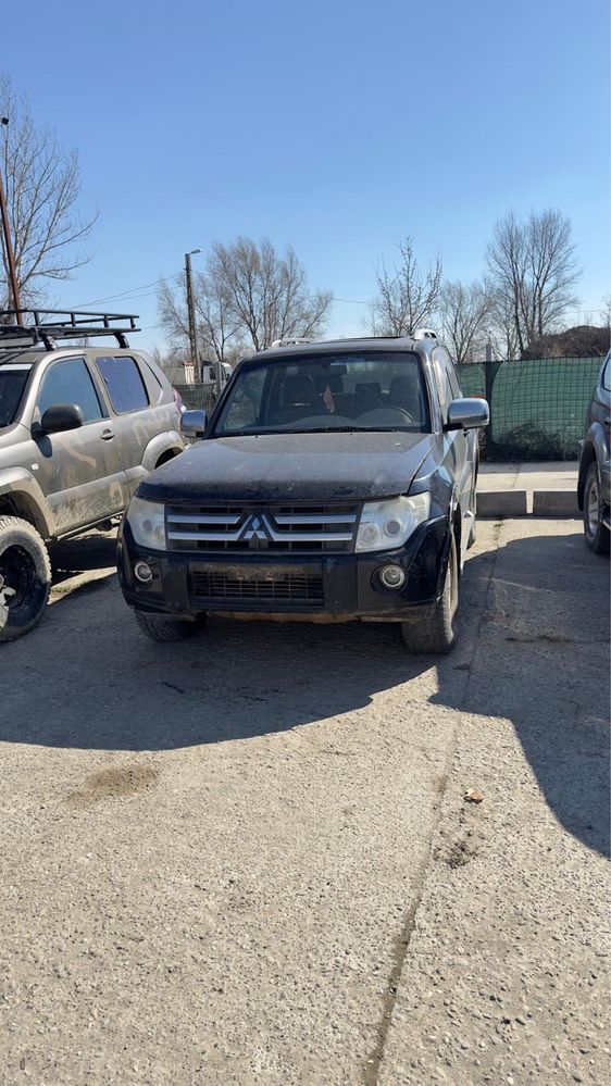 Dezmembrez Mitsubishi Pajero 3.2 2007