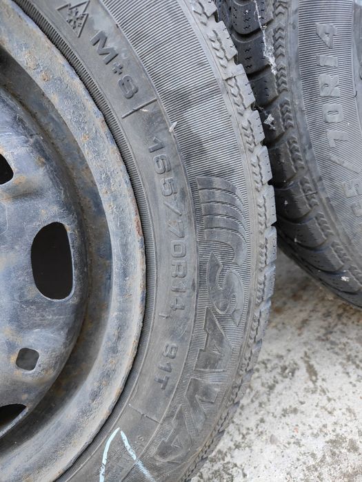 Cauciucuri iarna 165 70 R 14 + jante tabla