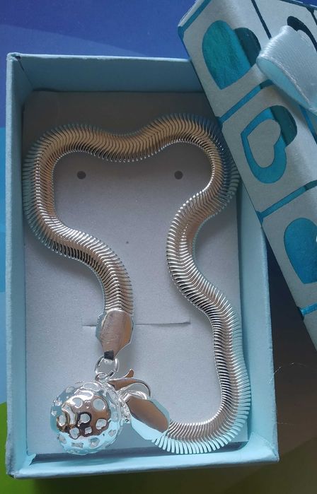 Масивен комплект, сребърен.Избор от много модели и подаръчна кутия.