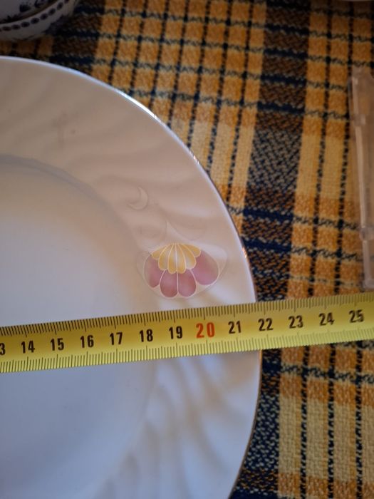 Чинии с флорален мотив