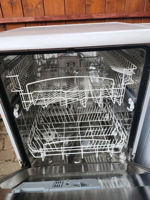 Mașina de spălat vase indesit
