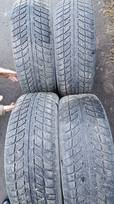 продам комплект зимней резины. Размер 205/55/16