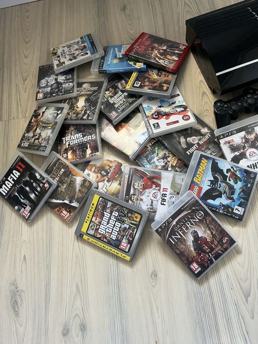 PlayStation3 + 14 игри + 2 джойстика