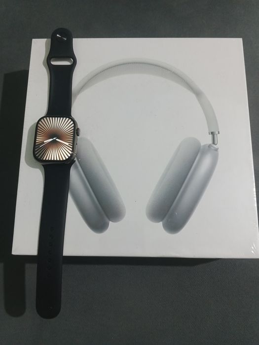 Apple watch. Наушник