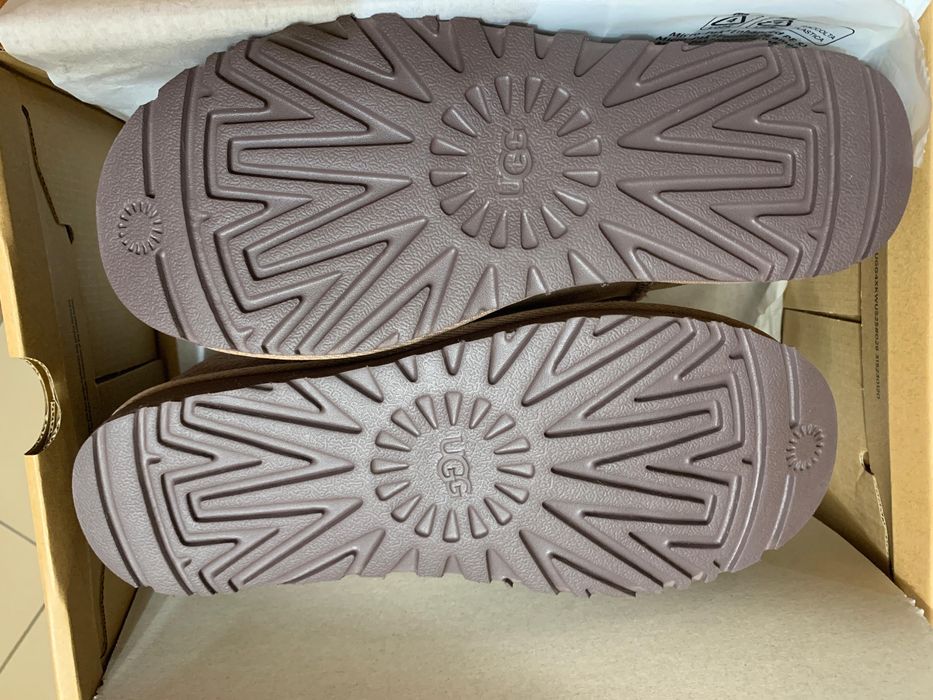 Ghete UGG noi cu eticheta