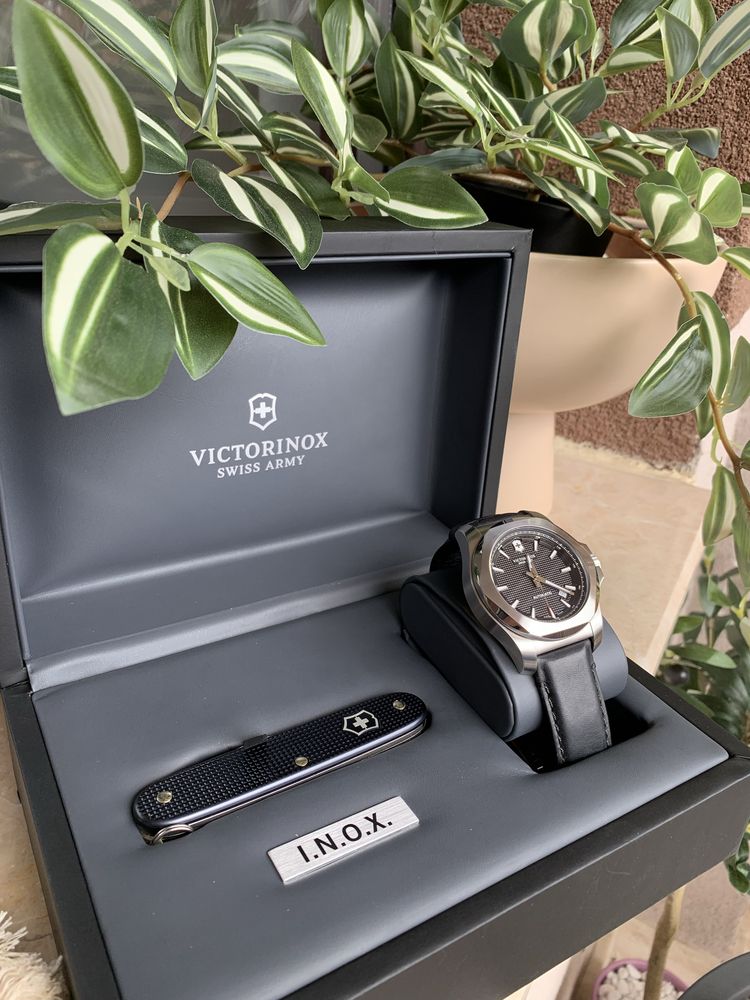 Часовник VICTORINOX I.N.O.X. Limited Edition