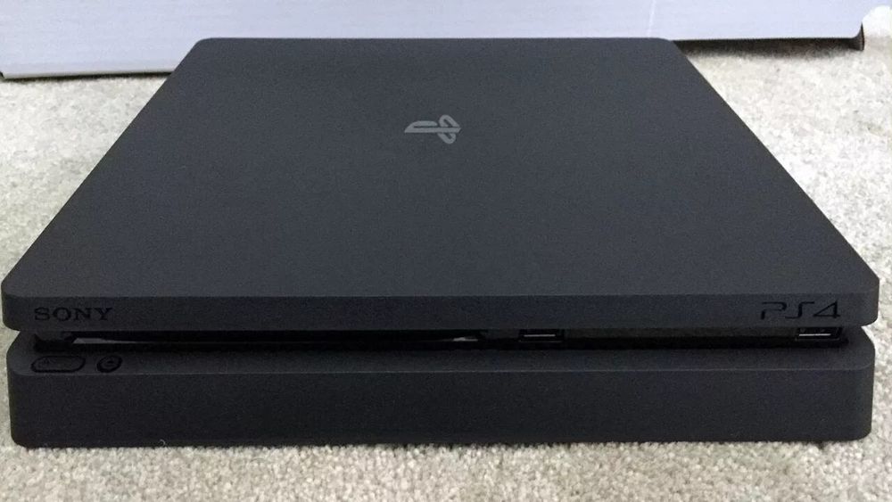 продаю Playstation 4 slim