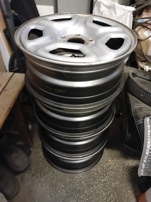 Vând Jante otel Duster2 si anvelope vara