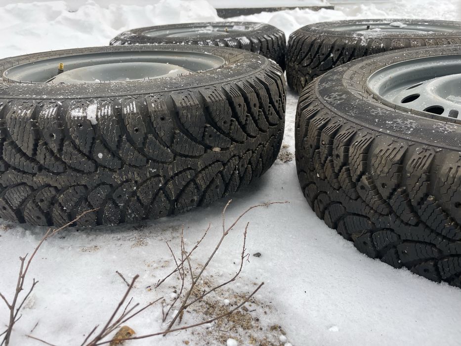 зимняя резина комплект новый