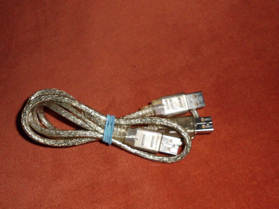 Cablu cu un USB tata pe un capat si cu 2 USB tata – uri pe celalalt