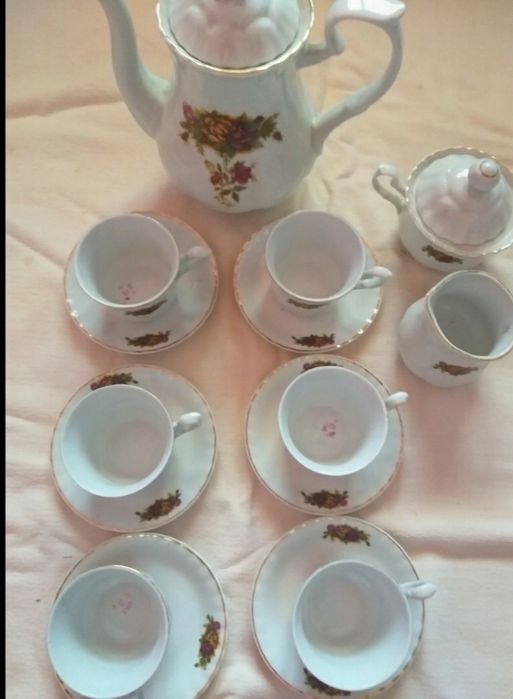 Set de portelan cu  9 piese