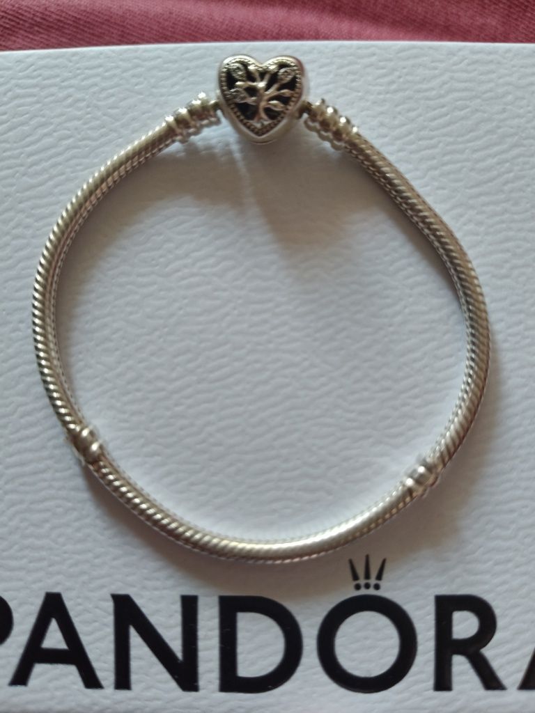 Vând brățară Pandora family