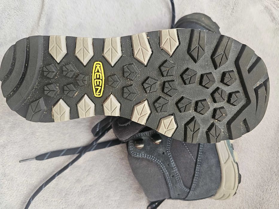 Дамски туристически обувки KEEN