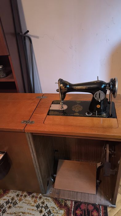 Крачна шевна машина