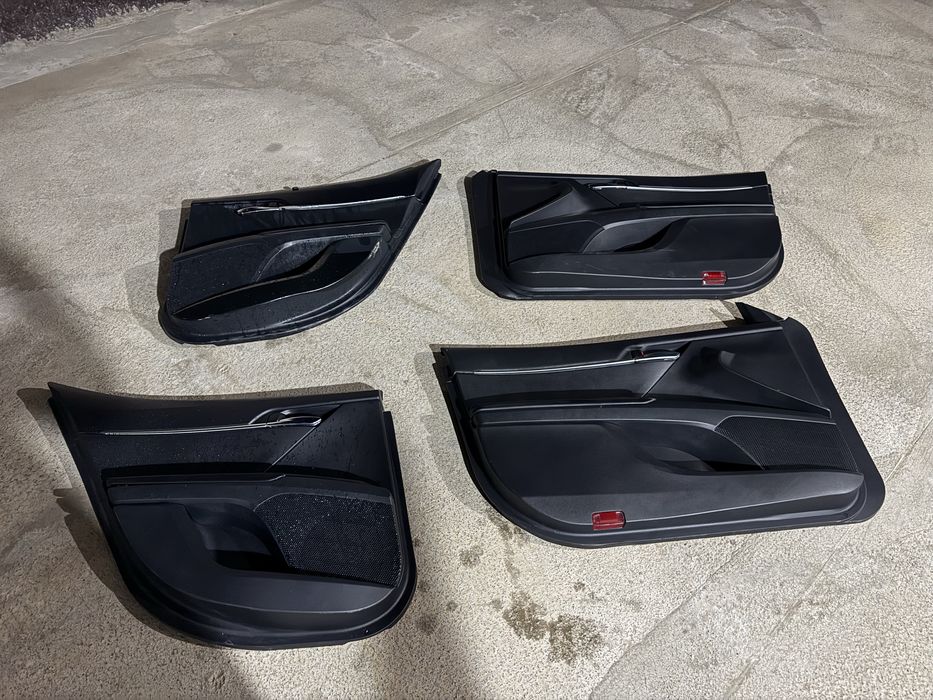 Обшивка с кнопками на камри 70