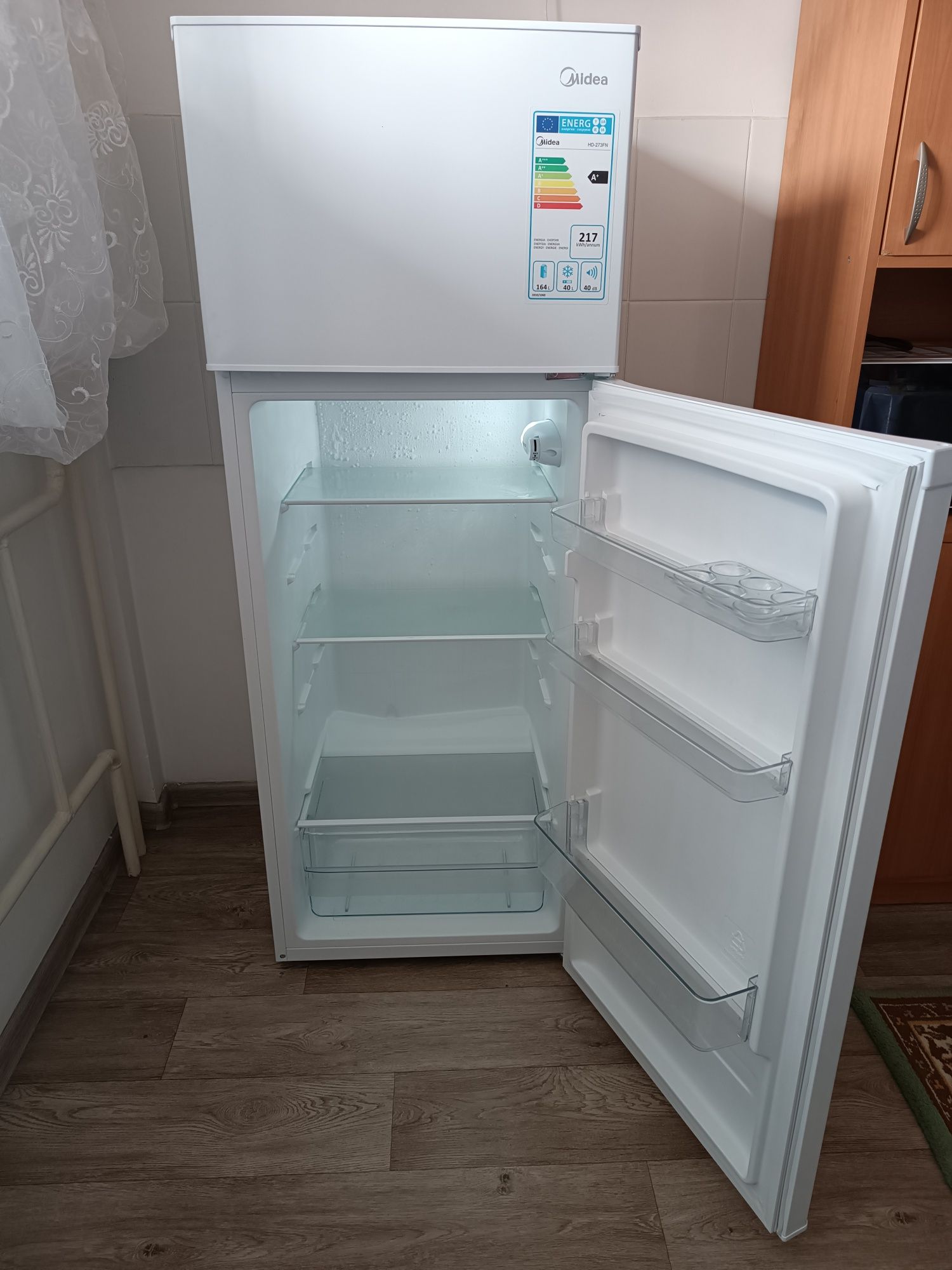 Холодильник тез арада сатылады жагдайы жаксы
