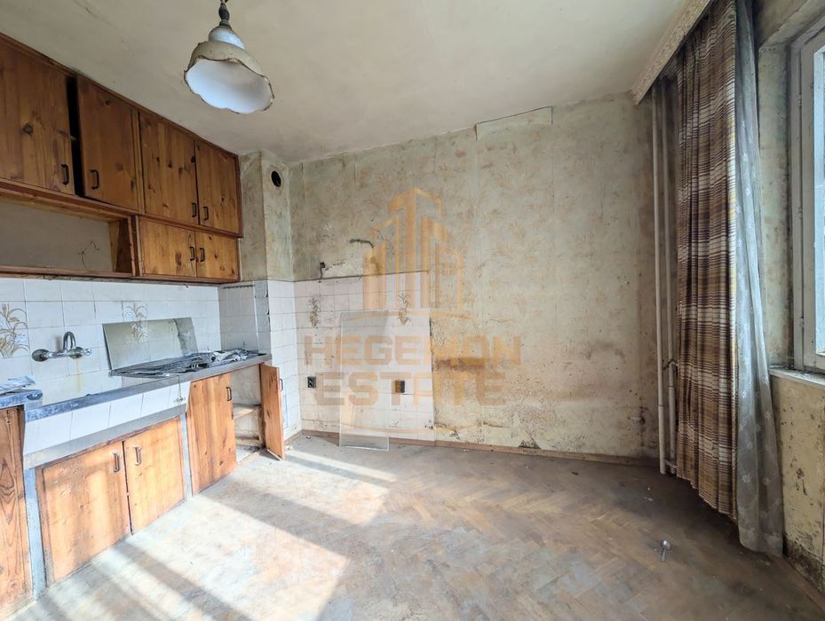 Продава се Тристаен апартамент в Варна, Цветен квартал - 60 кв.м за 1725 €/кв.м - Снимка #2