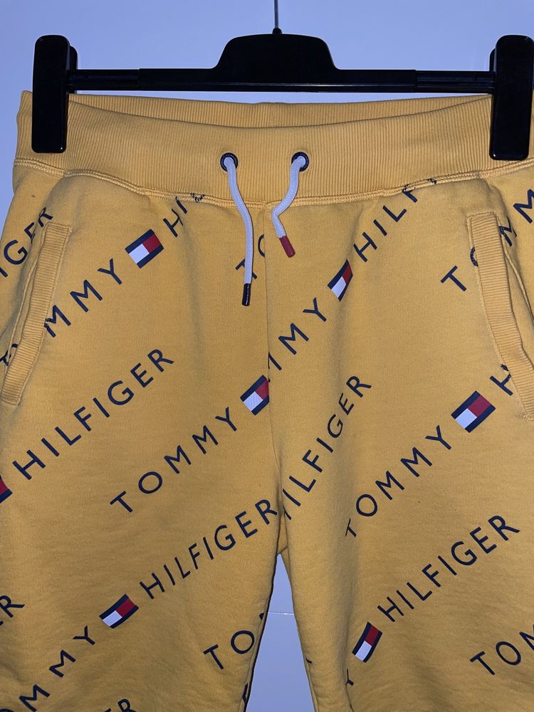 Pantaloni Tommy Hilfiger marimea 176 cm merge S