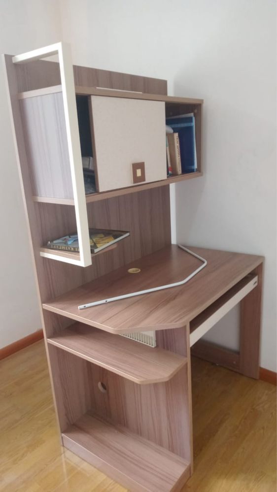 Шкаф и рабочий стол