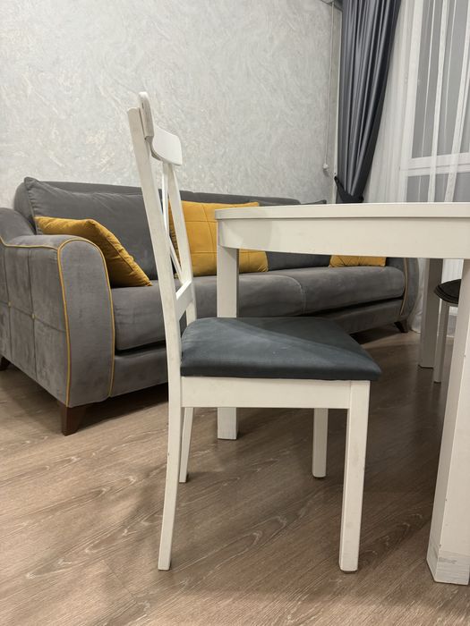 Продается стол и стулья