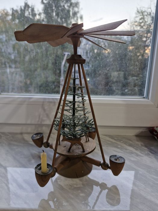 Продам новогоднюю карусель-пирамиду.