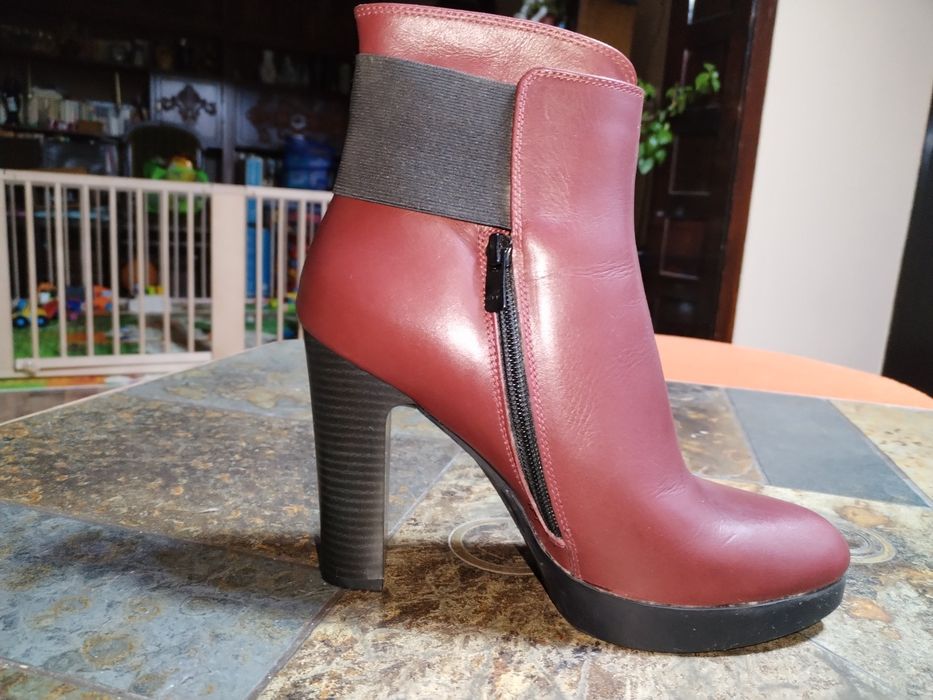 Ghete vișinii de piele