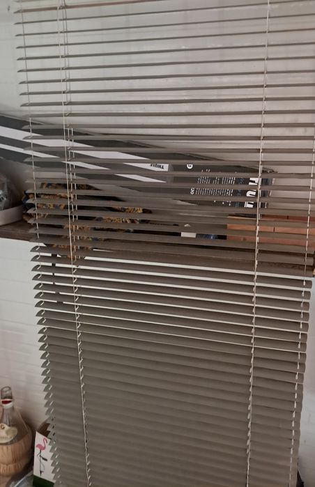 Vind jaluzele, aluminiu  și verticale