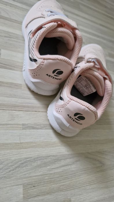 Adidasi pink white decathlon fete nr. 27