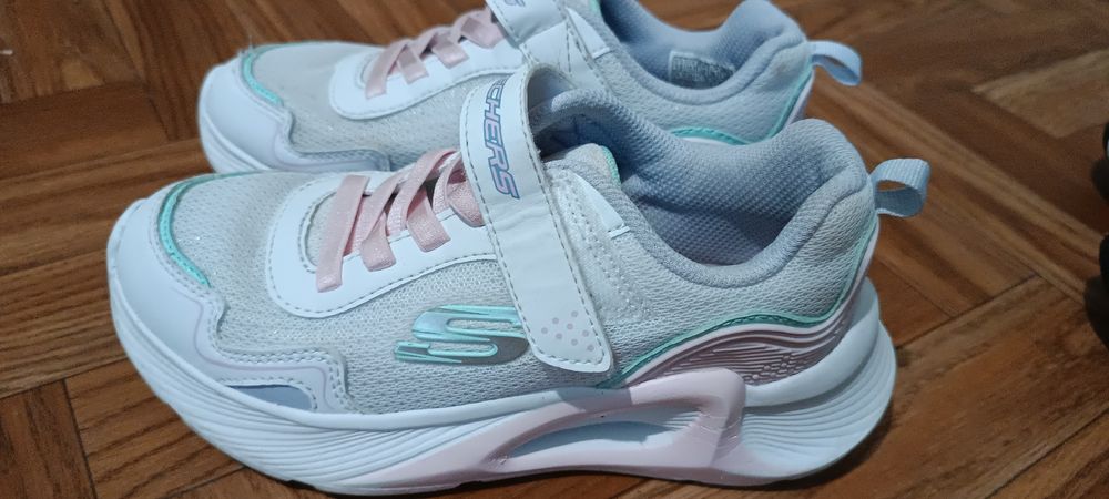 Маратонки Nike и Stichers за двата чифта