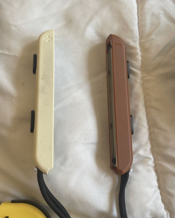 Nintendo Switch Pikachu & Evee Edition голям комплект