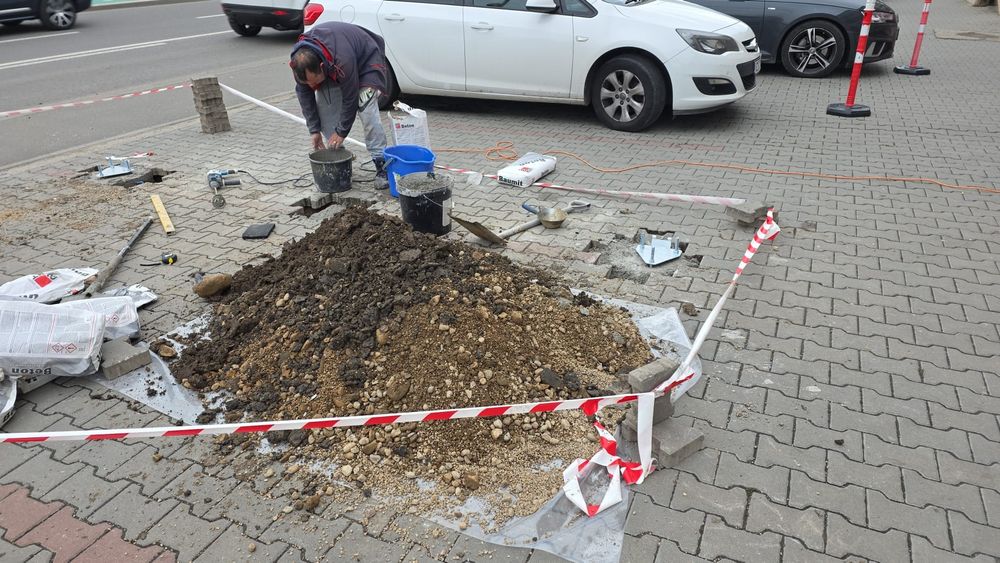 Transport moloz , deseuri , saci gunoi