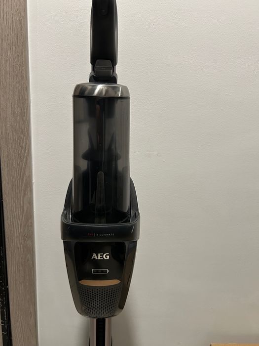 Безкабелна прахосмукачка AEG FX9