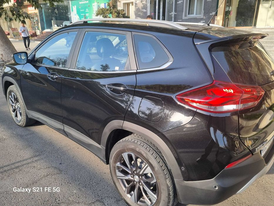 Tracker Premier 2023 черный 24000 пробег