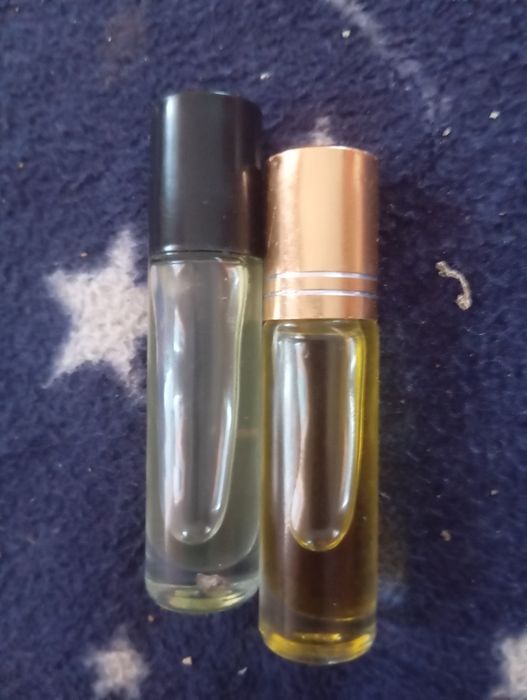 Vând miruri sfințite