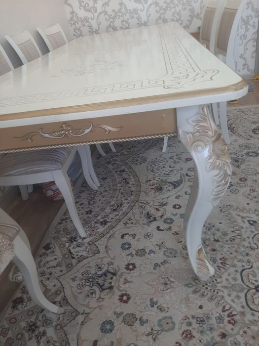 Продается стол и стулья