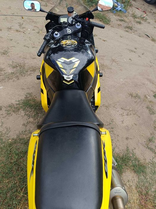 Продавам Honda CBR 954