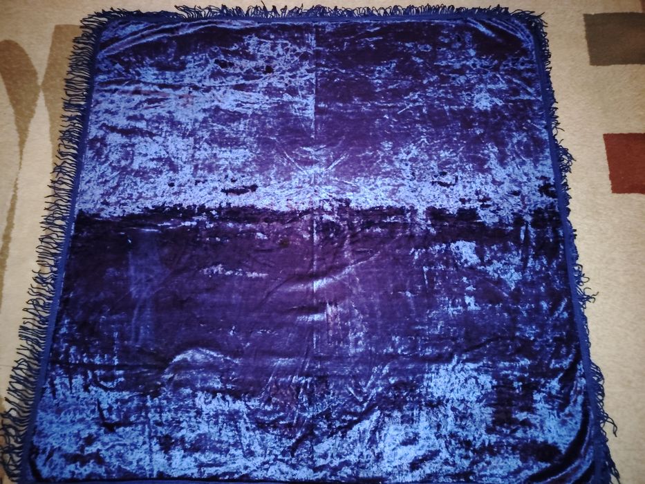 Сюзане, духобада тикилган сузана